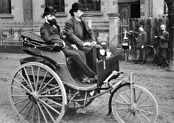 Benz Patent-Motorwagen z 1887 roku, za kierownicą Carl Benz Benz Patent-Motorwagen z 1887 roku, za kierownicą Carl Benz