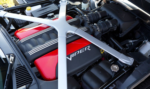 8,4-litrowe V10 pod maską Vipera: 645 HP albo 654 KM albo 481 kW
